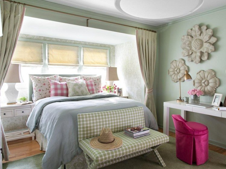 rosa-grön-blå-gardiner-sovrum i lantlig stil