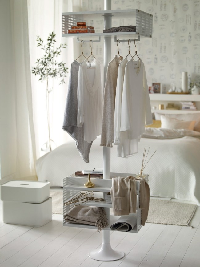 sovrum skandinavisk vitguld klädhängare minimalistisk