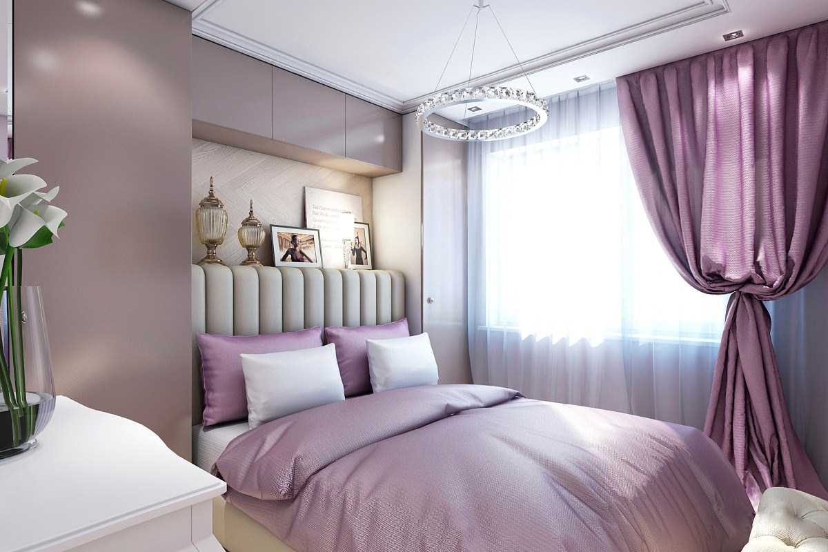 Dammig rosa mauve väggfärg i sovrumsskåp över sängen modernt hängande ljus