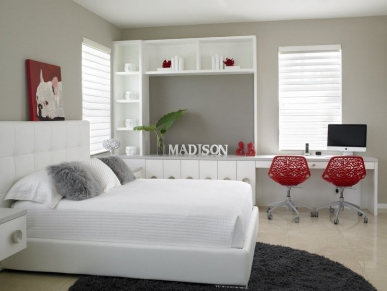 Sovrum-röd-vit-design-idéer-bild-stolar