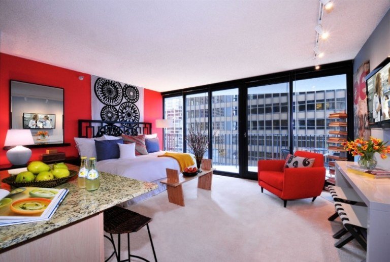 Sovrum röd vägg design studio lägenhet