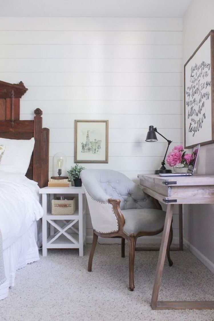Sovrum med skrivbord för att möblera en liten lägenhet Tips Skandinavisk livsstilstrend