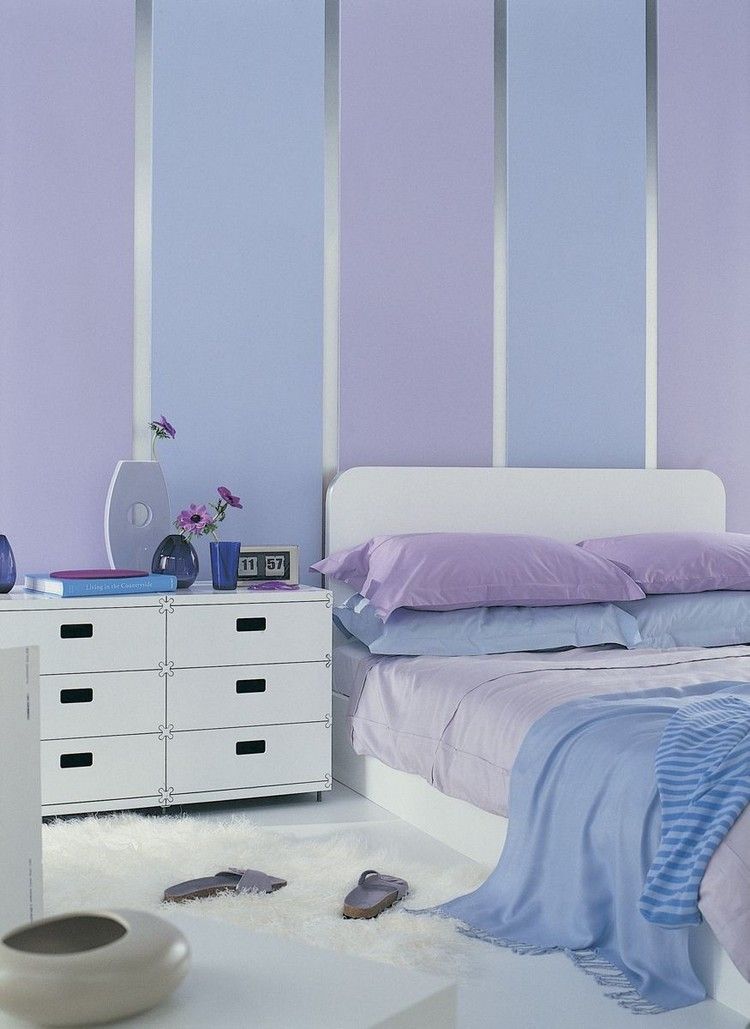Designa ett modernt sovrum i lila, blått och vitt