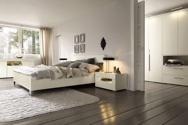 idé-modernt-sovrum-ecru-möbler-skjutdörr-walk-in-closet