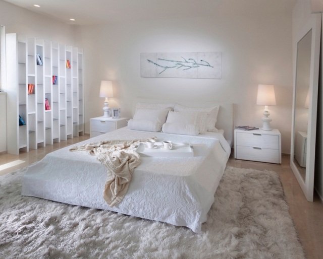 sovrum-modern-design-ren-vit-vägg spegel