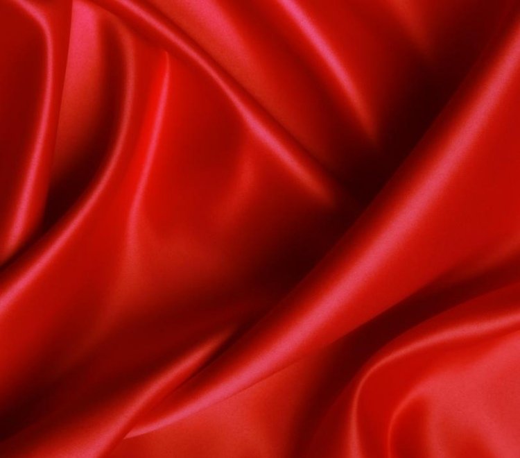 sängkläder-röd-siden-sovrum-romantsch-dekorera