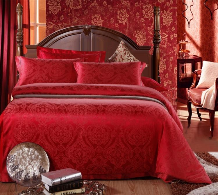 sängkläder-set-röd-satin-romantisk-dekoration-sovrum
