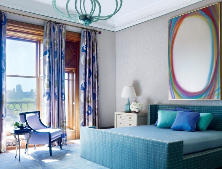 gardin-design-sovrum-vackra-motiv-blå-regnbåge-färger-väggmålning-idé