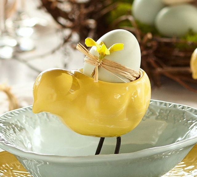 dekoration för påskgul kyckling snyggt ägg