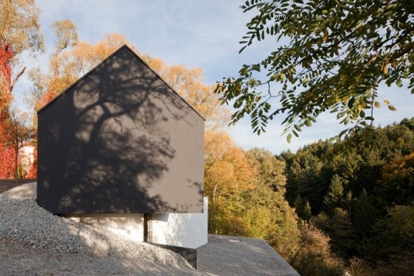 enkelt hus i minimalistisk stil enkelhet