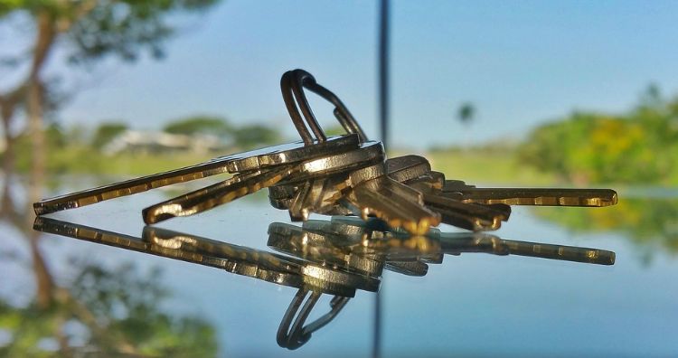 DIY nyckelbräda gör dig själv nyckelhållare nyckelställ nyckelring på nära håll