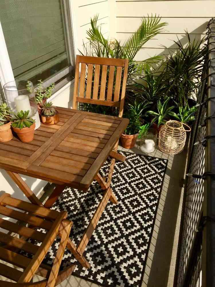 Balkongdesign smala balkongträdgårdsmöbler trender
