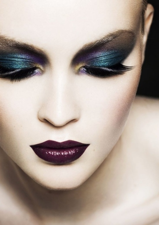 Makeup-tips för festmakeup mörklila läppar ögonmakeup idéer stark mörk ljus hudtyp