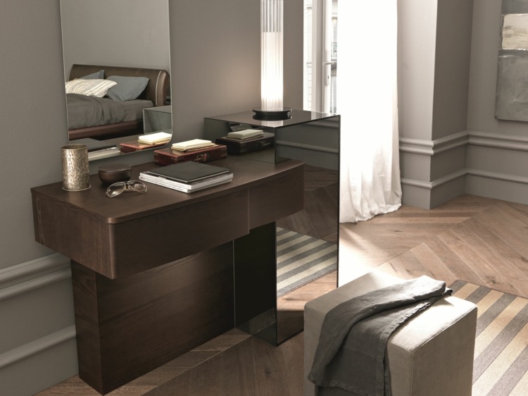 Sminkbord vit trendigt mörkt brunt träspeglat dörrskåp möblering