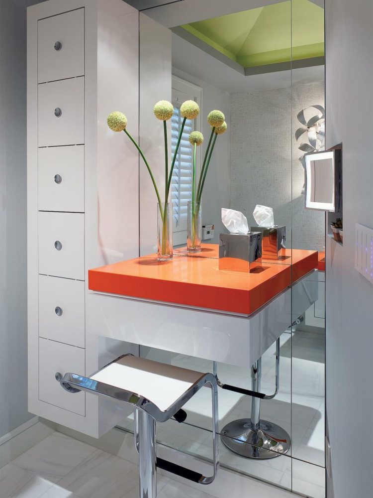 toalettbord idéer i vit orange förvaringsutrymme skåp hyllor stol