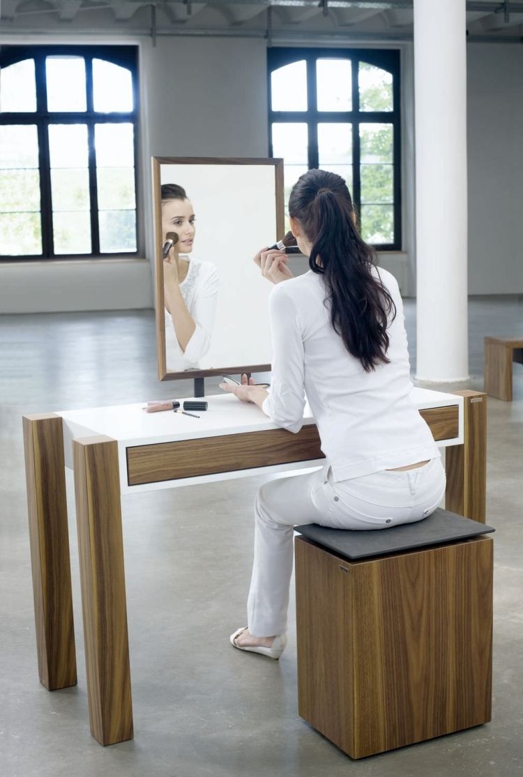 Modernt-sminkbord-med-spegel-trä-ART343-Wissmann-rumsliga föremål