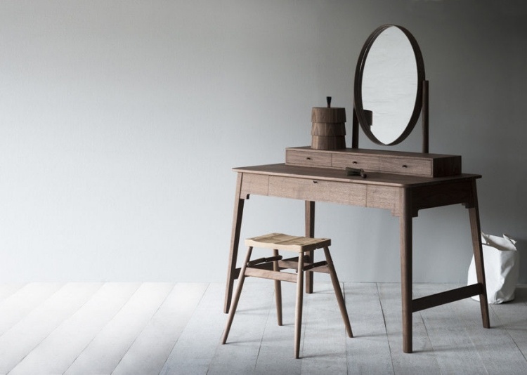klassisk-trä-toalettbord-spegel-lana-nypa
