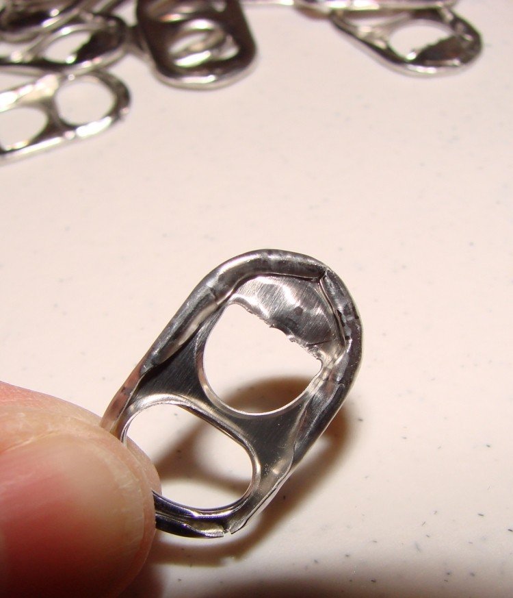 smycken-från-burk-stängningar-diy-vassa kanter