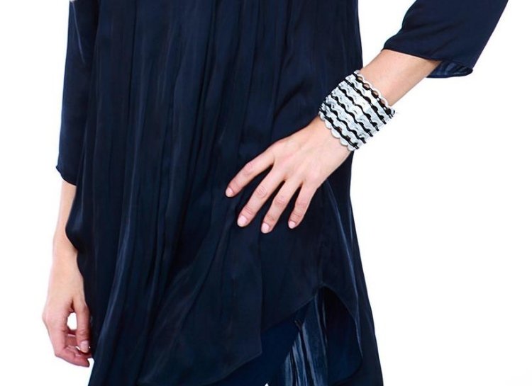 Smycken-från-burk-lås-armband-svart-silver-fashionabla