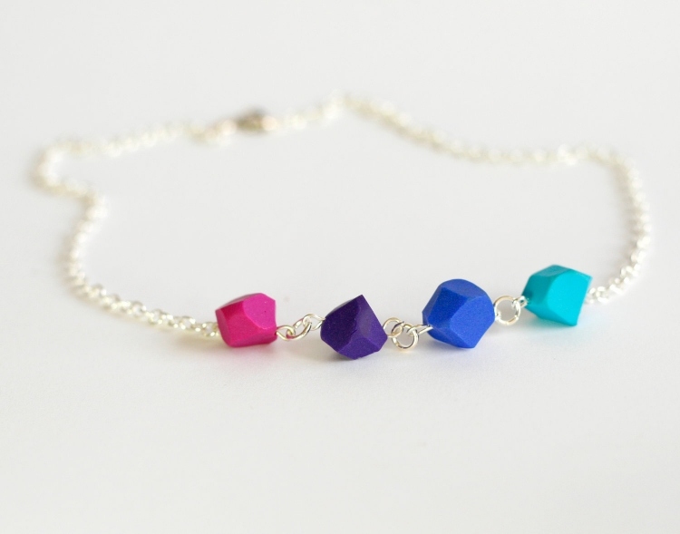 Smycken av modelleringslera-kedjestenar-udda-fimo-metall-lila-blå-rosa
