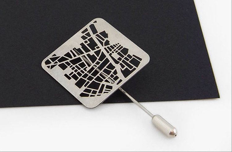 smycken design stadskarta brosch silver minimalistisk