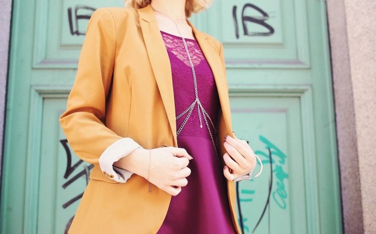 smycken-tinker-sommar-kedja-bodychain-klänning-blazer-elegant