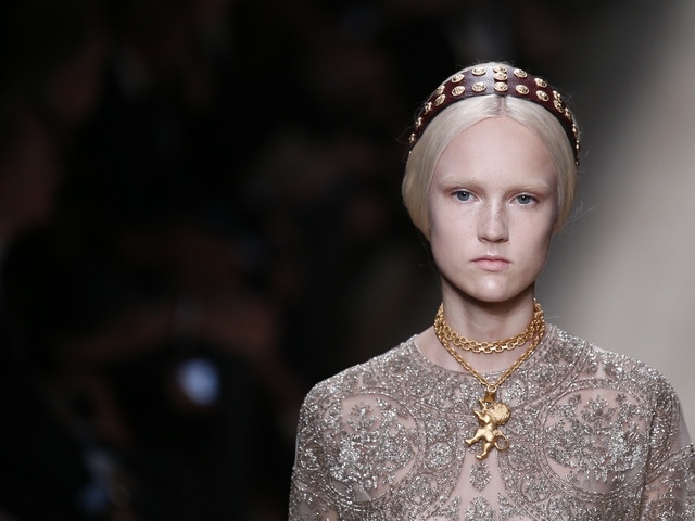 valentino halsband smycken trender vårsommartillbehör för hår 2014