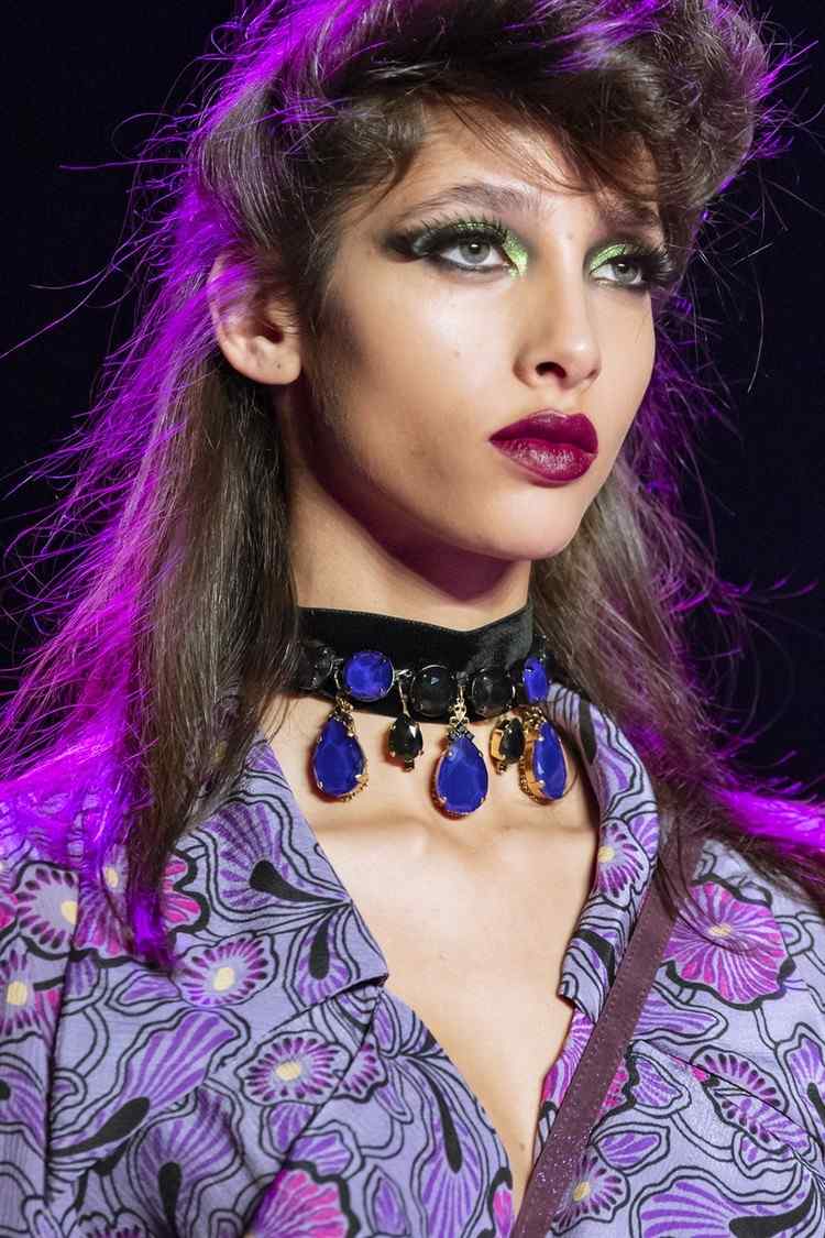 Choker halsband outfit idéer smycken trender 2020