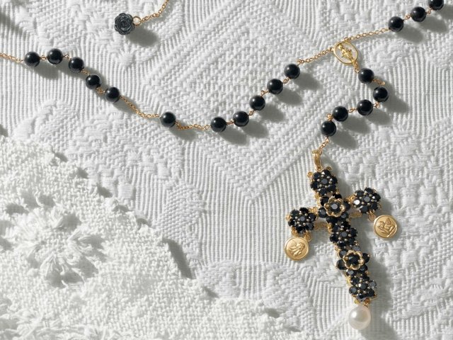 Svart-pärlor-med-guld-änglar-heliga-Mary-halsband-lång