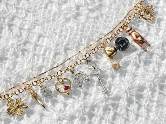 Dolce-och-Gabbana-smycken-armband-med-charm-jade-och-silver-nycklar