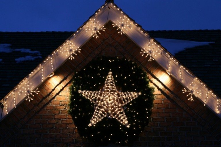 utomhus dekoration för jul tak dekorera krans älva ljus snöflingor stjärna