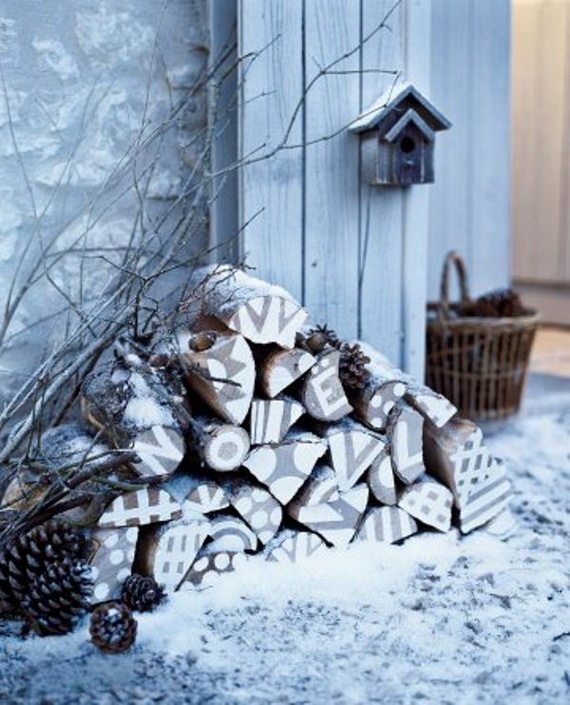 Idéer-utomhus-dekoration-till-jul-hackad-trä-dekorerad