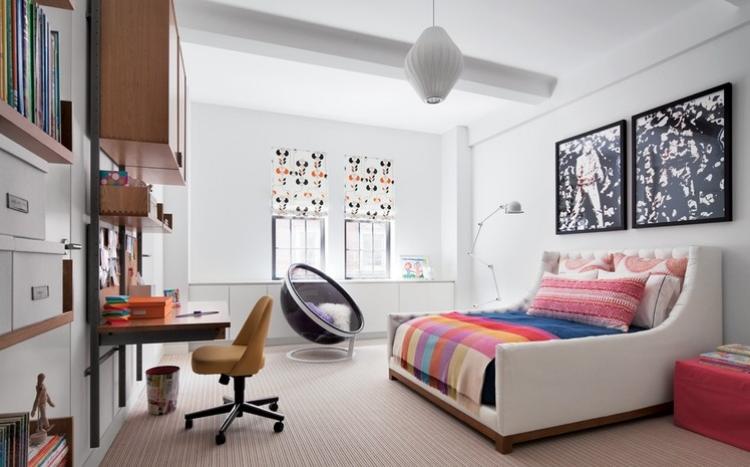 flickrum-möbler-barnrum-uppsättningar-modern-säng-stoppad-grädde-vit-färgglada-bilder-matta