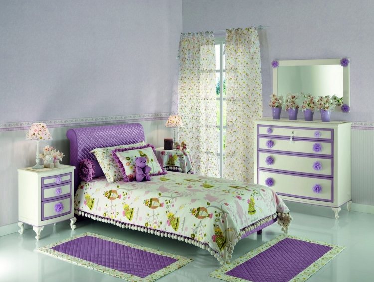 flickrum-möbler-barnrum-uppsättningar-vita-violetta-handtag-blommor-byrå-sängbord