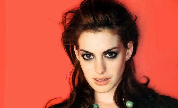fest-frisyrer-hår-öppet-medellång-lång-volym-anne-hathaway