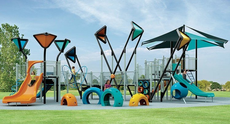 färgglada lekplats däck rutschbana fritidsaktiviteter