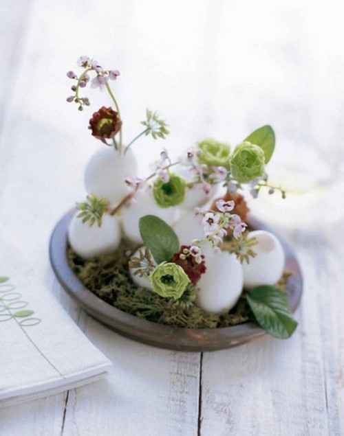 intressant litet bord dekoration idé blommor