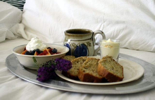 trevlig-frukost-i-säng-gå ner i vikt-sömn