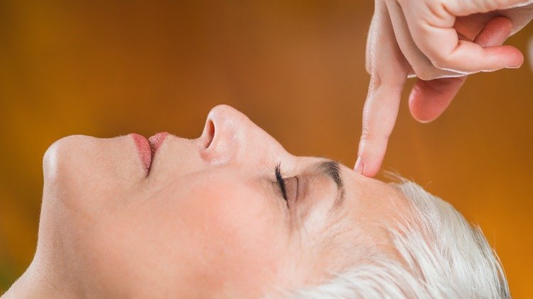 marma terapi ayurveda ansikte akupressur för att somna