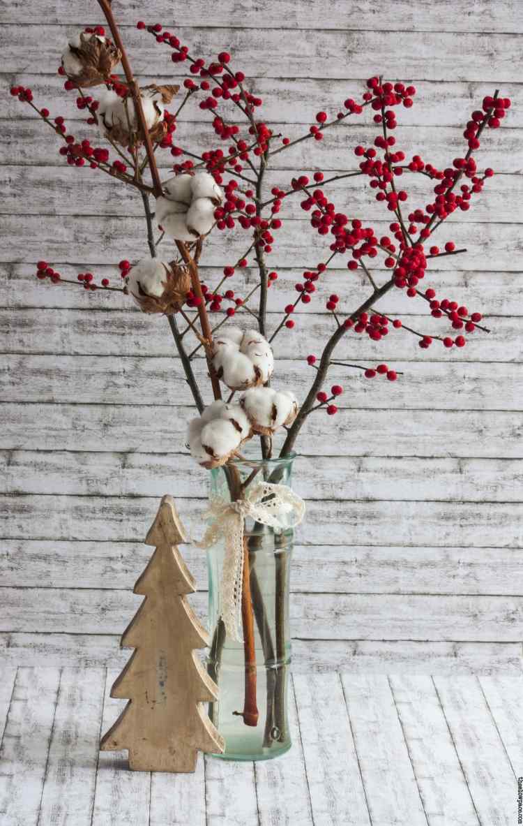 sista-minuten-juldekorationer-gör-det-själv-bord-dekorationer-naturmaterial-röd-bär-bomull