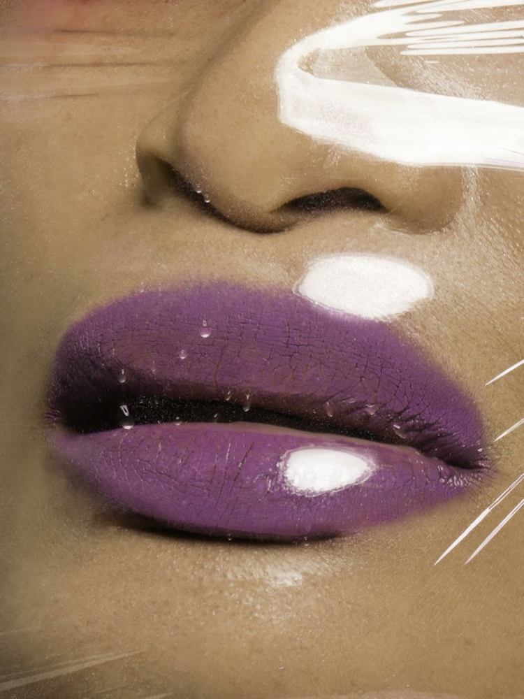 lila läppstift under folie från samlingen av fotografer och modeller