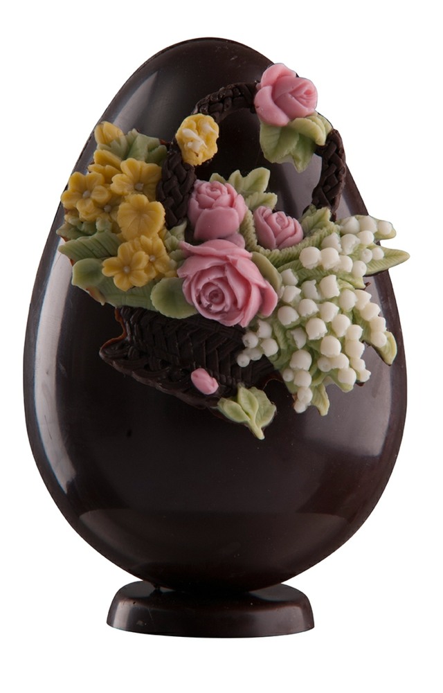 mörk choklad ägg blommor dekorerade rosor liljekonvaljer