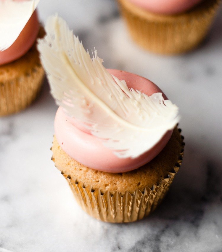 Chokladprydnad vit vår cupcake bröllop dop