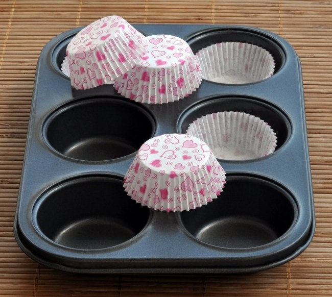 silikon-bakform-muffins-färgglada-pappersformar
