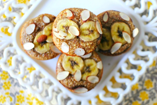 läckra-desserter-banan-muffins-skivade-mandlar