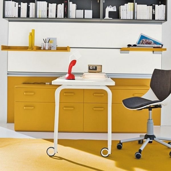 Bygg ett barnrum-mer-praktiskt-skrivbord-med-hjul-själv