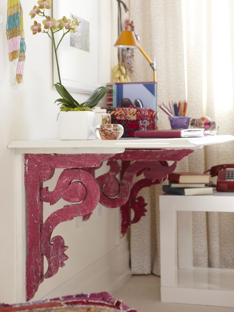 skrivbord-bygg-själv-idéer-arbetsbord-väggmonterad-hylla-stöd-lekfull-design-rosa-rustik