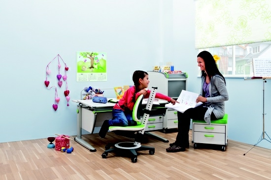 praktiska inredningsidéer barnrum skrivbordsstol ergonomisk design