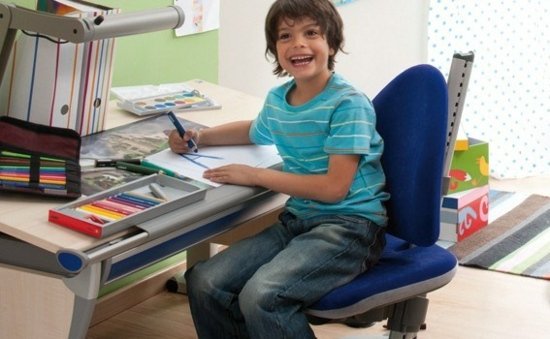 Bordsstol barnrum-ergonomisk design