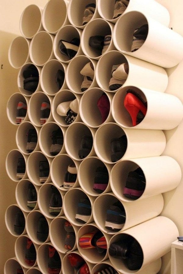 Metal-frame-tube-rack-for-shoes-on-the-wall